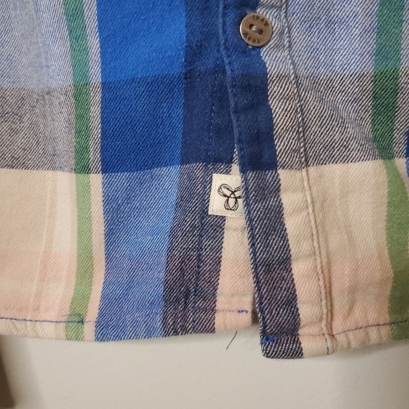 TNA | Small | Classic Fit Plaid Button Up - Picture 4 of 9